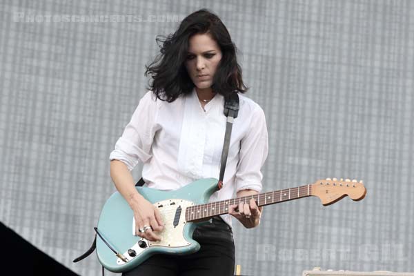 SAVAGES - 2017-07-02 - ARRAS - La Citadelle - Main Stage - Gemma Thompson